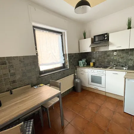 Zum Burghof Apartment *